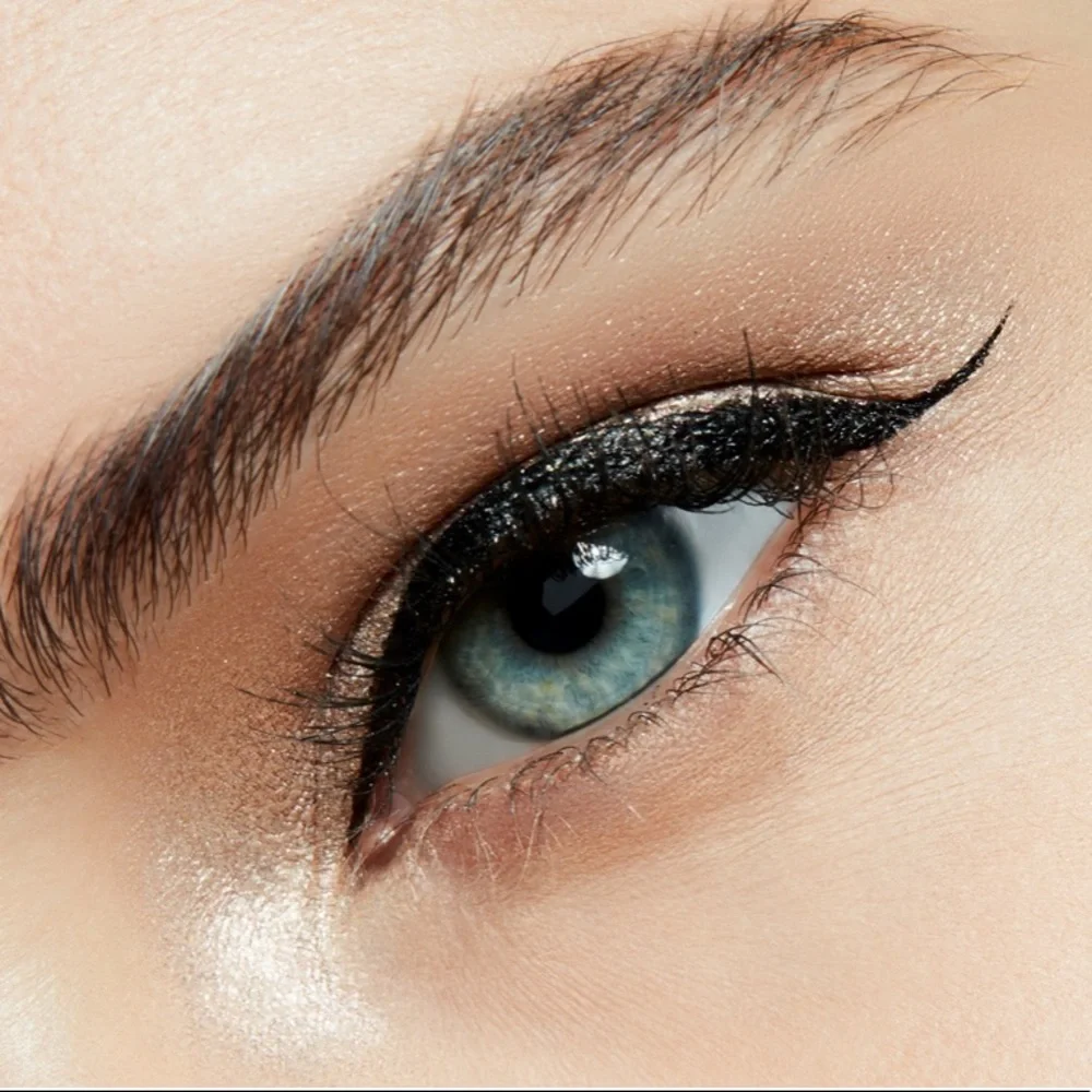 MAC Dazzleshadow Extreme Eyeshadow